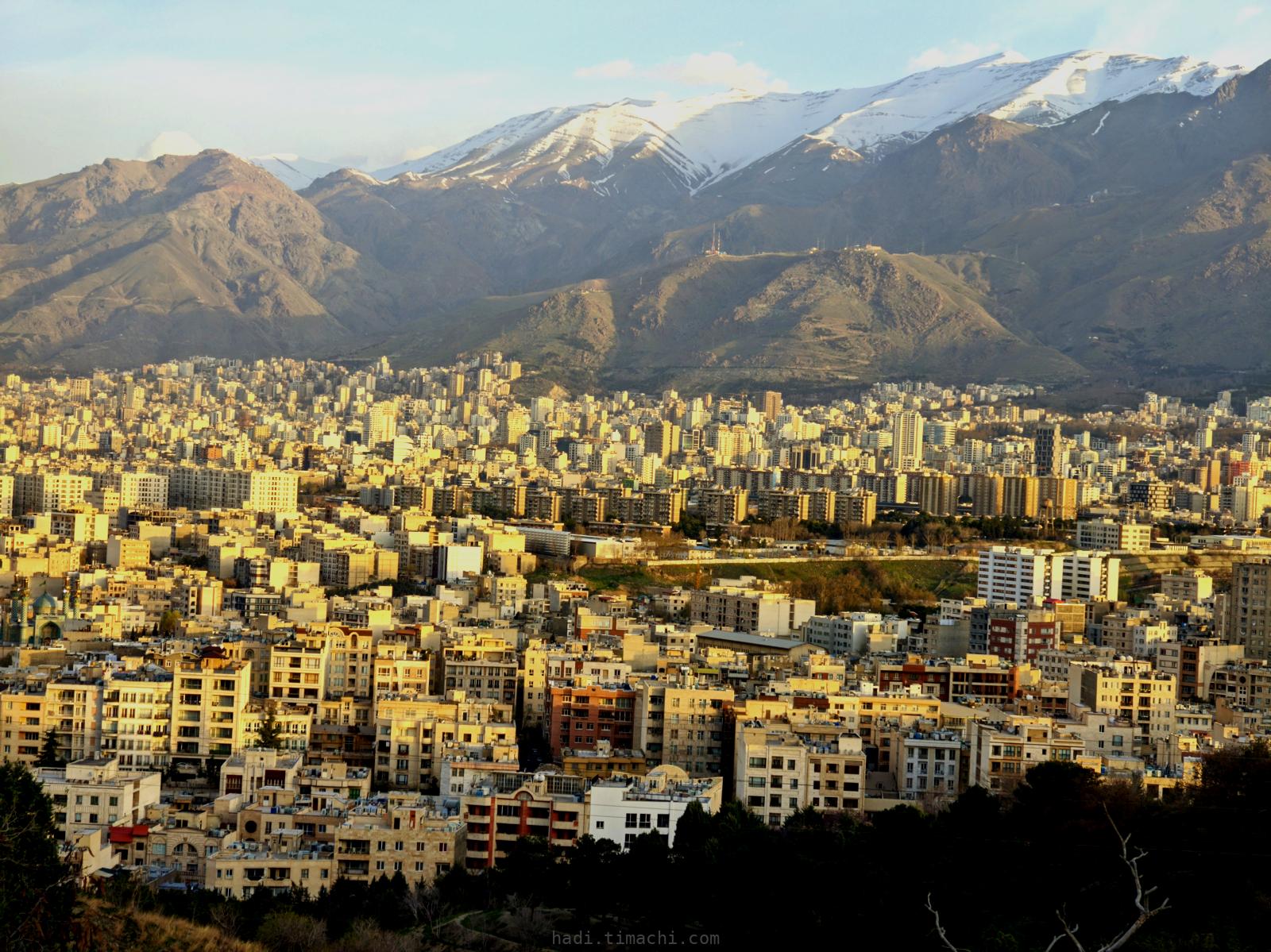 20250401T061741--North-east Tehran viewed from Shiyan forest park Alborz mountain range is visible in distance__sky
